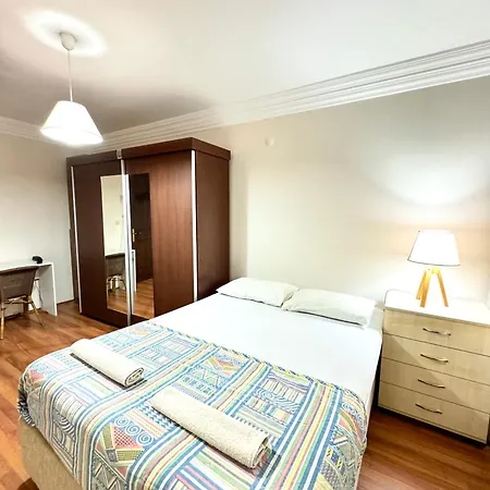 Marmaris'te Oezel Havuzlu Doga Manzarali Vila *
