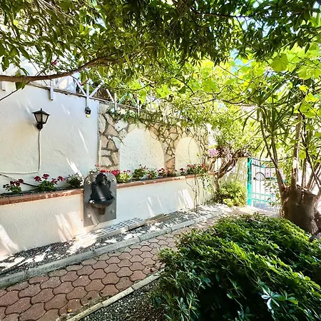 Vila Marmaris'te Oezel Havuzlu Doga Manzarali