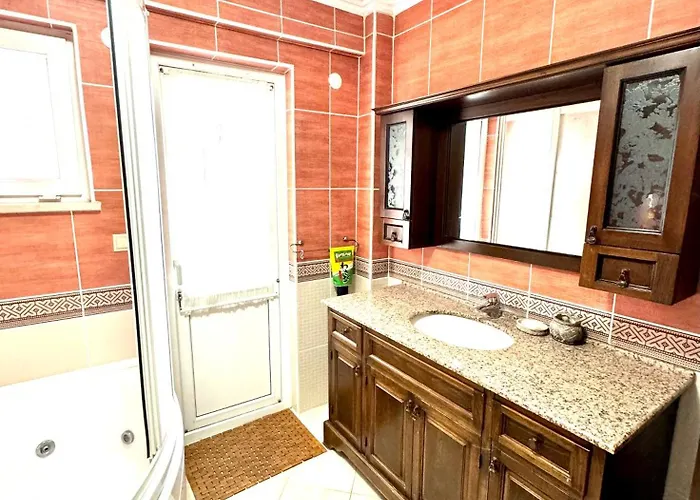 Marmaris'te Oezel Havuzlu Doga Manzarali * Μαρμαρίς